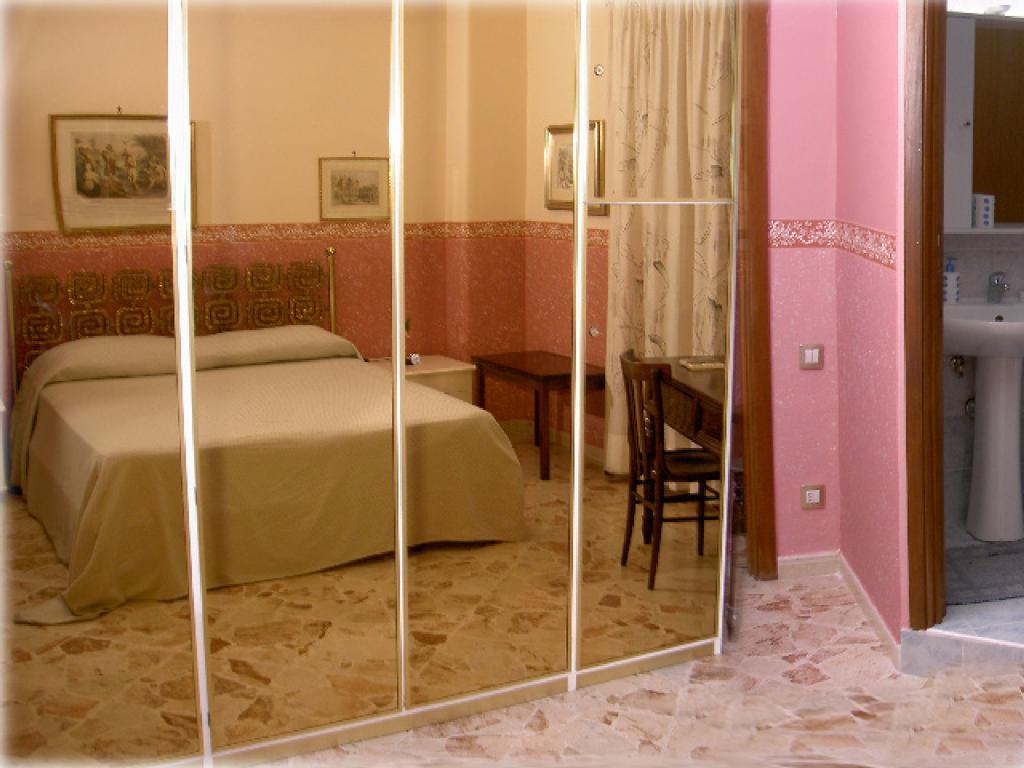 Bed and Breakfast Casa Tina Maugeri à Catane Chambre photo